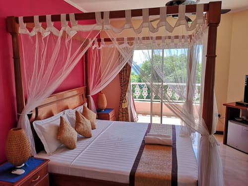 Glacis Heights Villa, Room