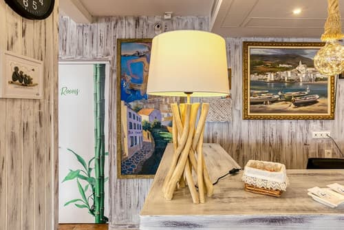 Hostal La Fonda, Reception