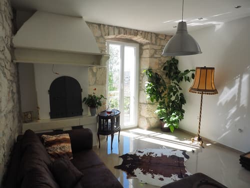 Captain Emo City Apartments, Reception