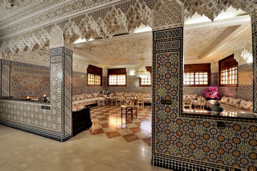 Lhostel, Lobby sitting area