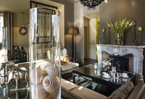 Villa Garbo, Lobby sitting area