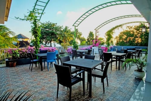 Puri Saron Senggigi Hotel, Sundeck