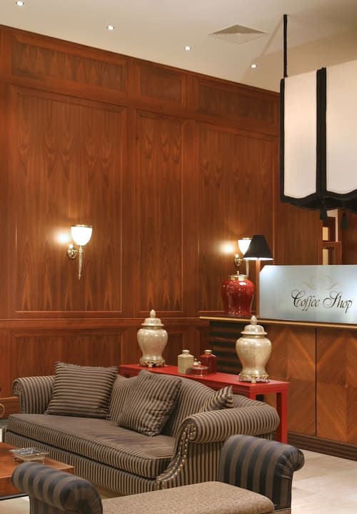 Volos Palace, Interior entrance