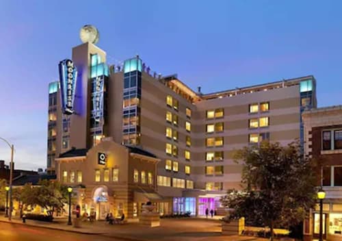 Moonrise Hotel, Primary image