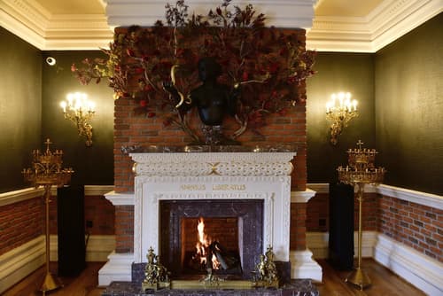 Sacred Mansion, Lobby sitting area