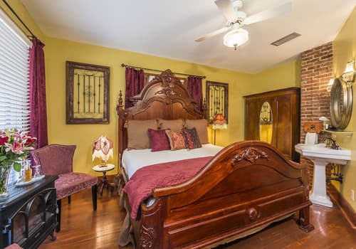 Carriage Way Inn, Room