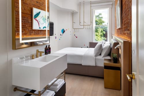 Gladstone House, Room