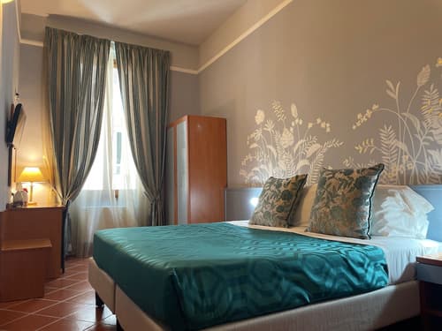 Maxim Axial, Primary image