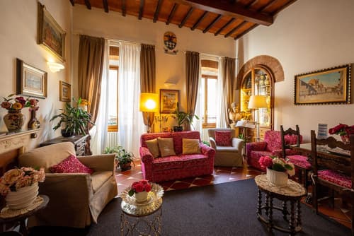 Maxim Axial, Lobby sitting area