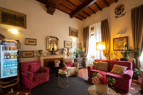 Maxim Axial, Lobby sitting area