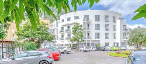 Hotel White Waters, Primary image