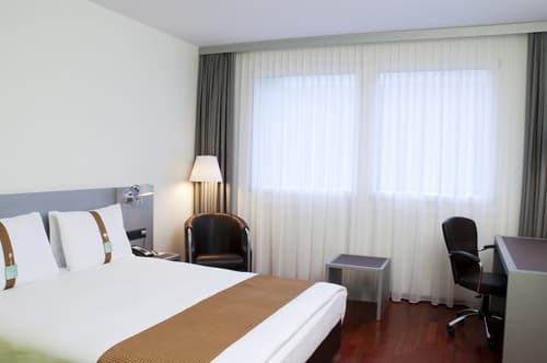 Holiday Inn Zurich - Messe by IHG, Room