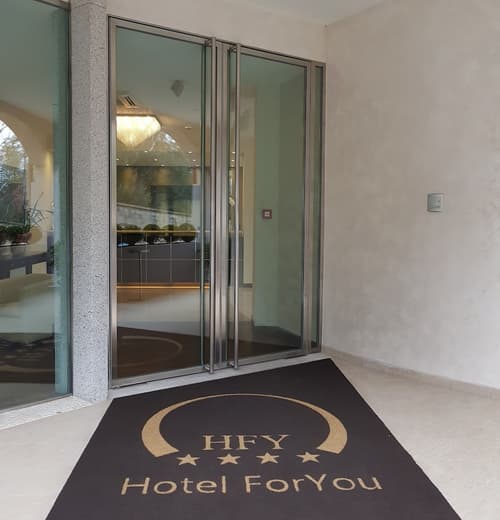Hotel For You, Interior entrance