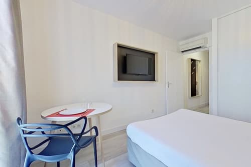 City Résidence Tours, Room