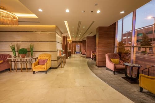 Blue Inn, Interior entrance