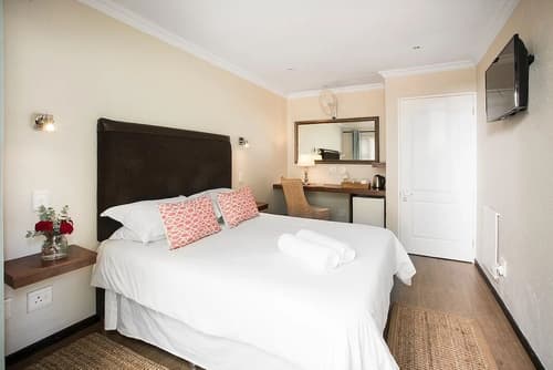 Sandton Slippers, Room