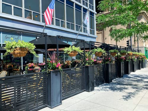 Le Méridien Essex Chicago, Dining