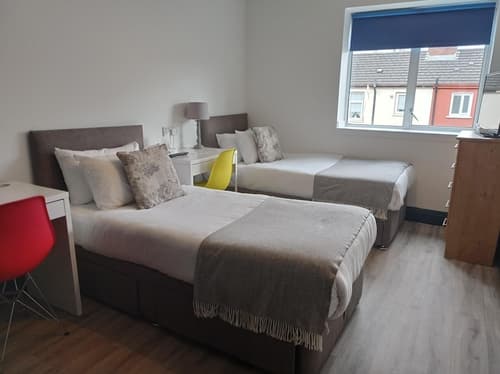 Tom Dick and Harriet's, Room