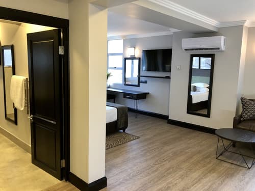 Belaire Suites, Room