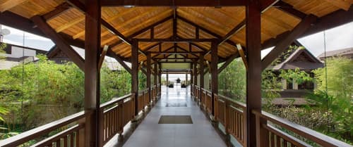 Crimson Resort and Spa Mactan, Interior entrance