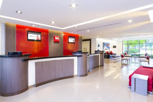 ibis Bangkok Riverside, Reception