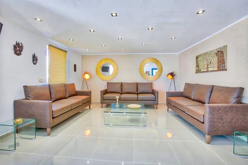 Happy Days Studios, Reception