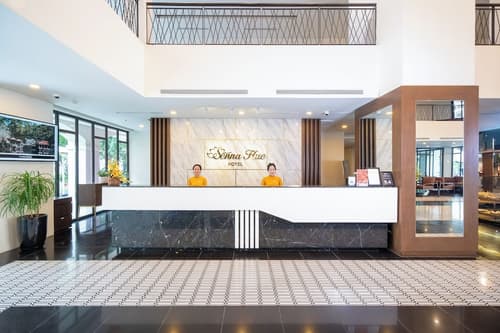 Senna Hue Hotel, Reception