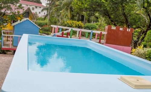 Evergreen Apartments, Pool