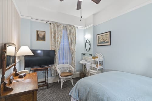 Golden Gate Hotel, Room