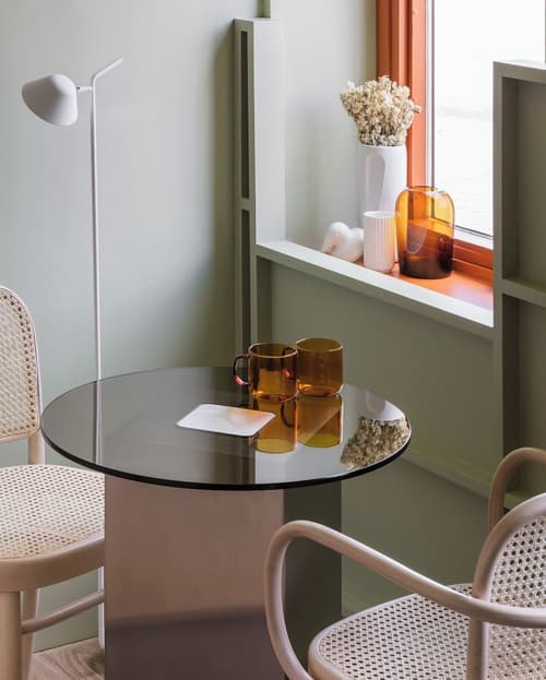 Locke At Broken Wharf, Room