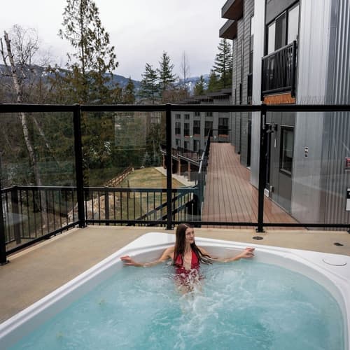 Basecamp Resorts Revelstoke, Exterior