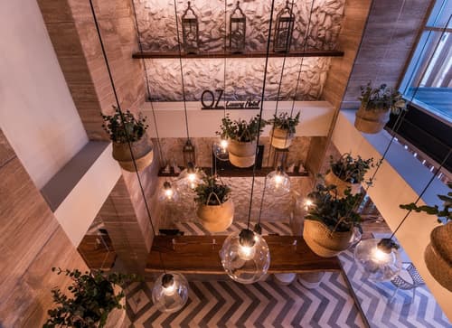 OZ Hotel Luxury, Reception