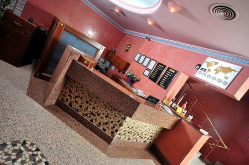 Class Hotel, Reception