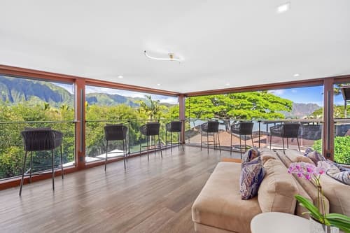 Paradise Bay Resort, Lobby sitting area