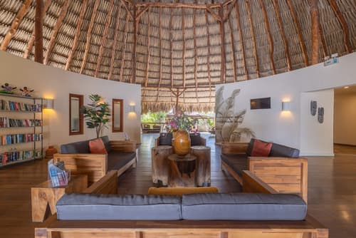 Morena Resort, Lobby lounge