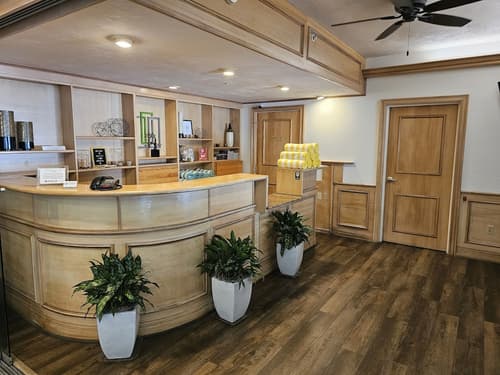 Naples Park Central Hotel, Reception