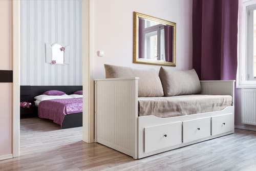 Royal Court Apartments, Room