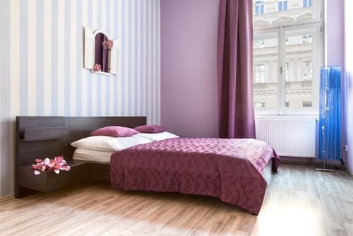 Royal Court Apartments, Room