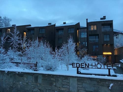 Eden Hotel, Front of property