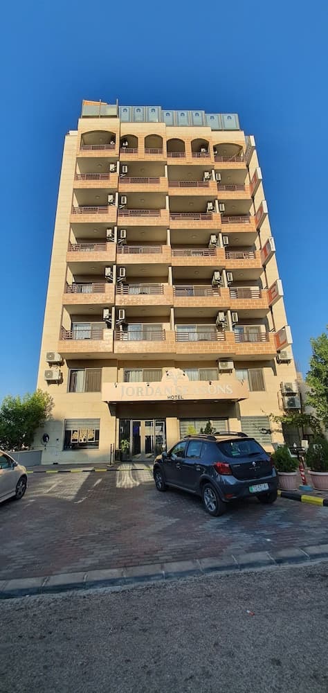 Jordan Seasons Hotel, Exterior