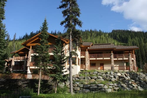 Pinnacle Lodge, Exterior