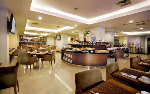 Aston Pluit Hotel & Residence, Restaurant