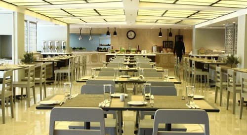 The Quarter Hualamphong by UHG, Restaurant