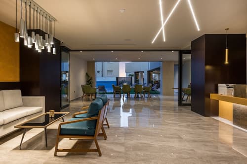 Hyperion City Hotel, Reception