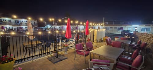 Flamingo Motel, Exterior