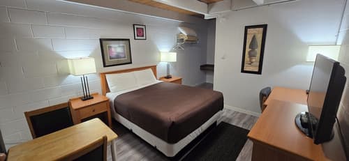 Flamingo Motel, Room