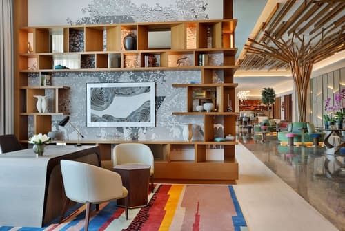 DoubleTree by Hilton Sharjah Waterfront Hotel & Residences, Lobby