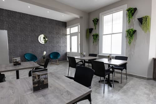 Luxe Suites Boutique Hotel, Lobby sitting area