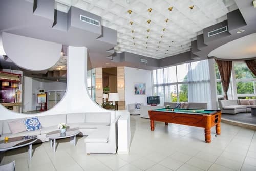 Happy Days Hotel, Lobby sitting area