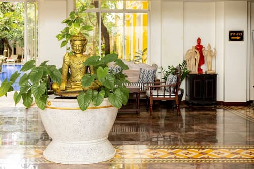 La Residence WatBo Hotel, Reception